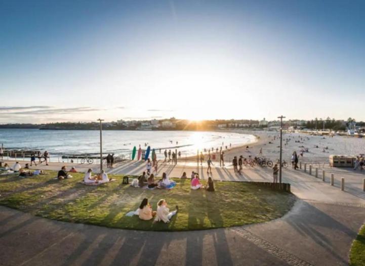 シドニーBest Location At Bondi Beach, On The Beach!アパートメント エクステリア 写真